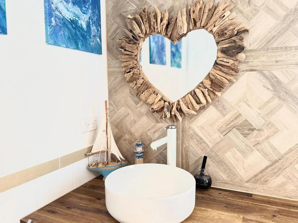 Morocaan Beachfront Comfort Suite Gold Coast Apartment