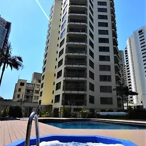  Apartment Surfers Holiday